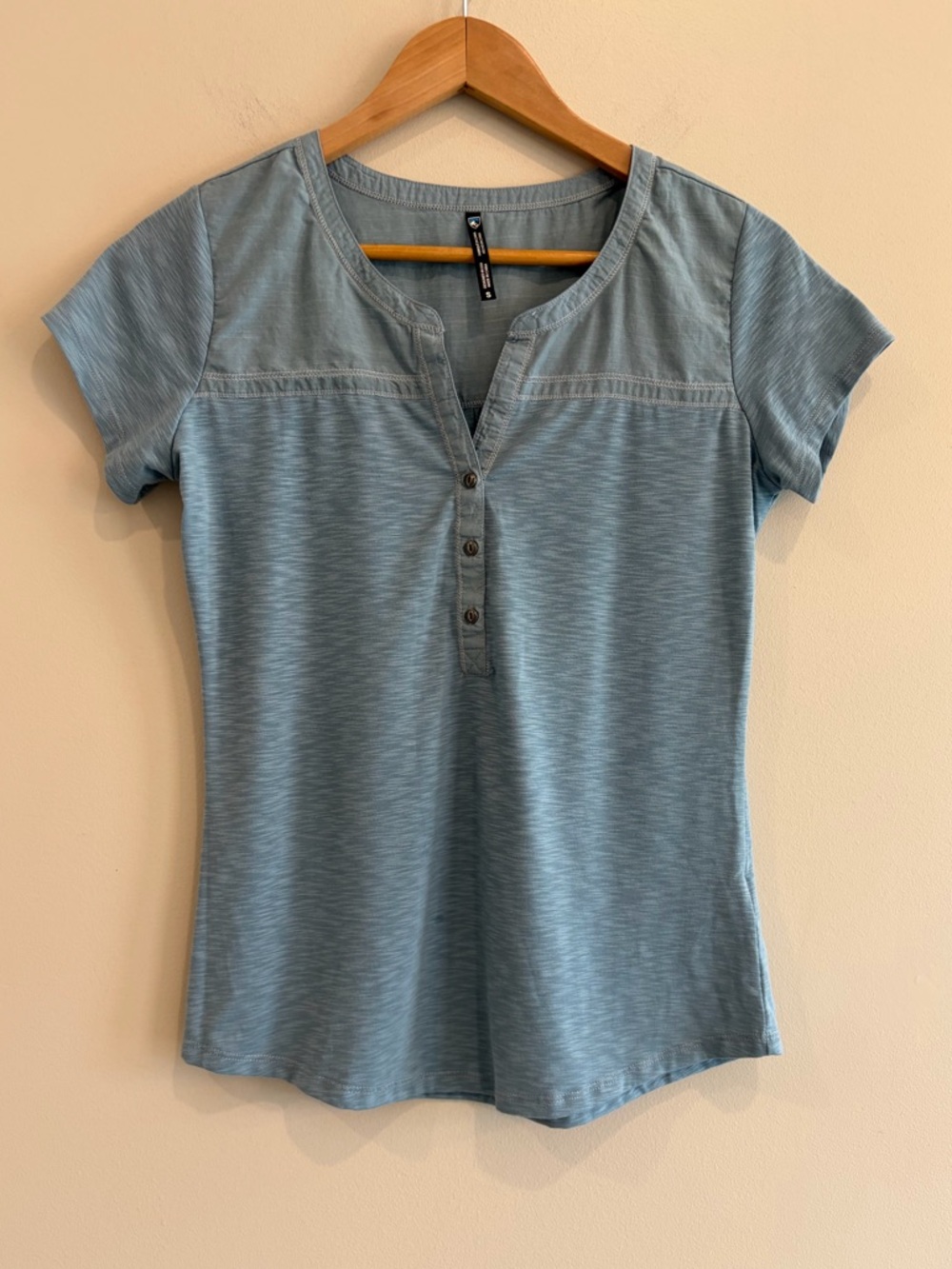Cute KUHL Short sleeve Shirt in a Pretty Ocean Blue Color. SMALL